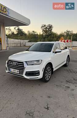 Внедорожник / Кроссовер Audi Q7 2016 в 