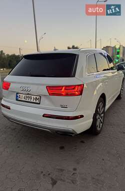 Внедорожник / Кроссовер Audi Q7 2016 в 
