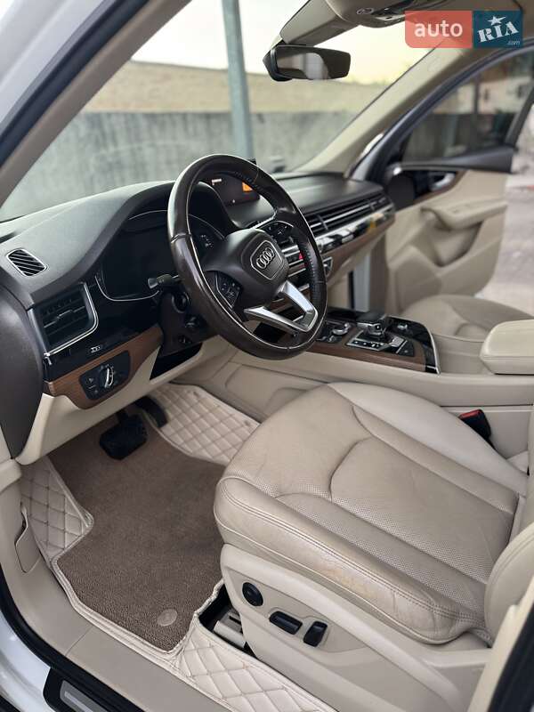 Позашляховик / Кросовер Audi Q7 2016 в Києві