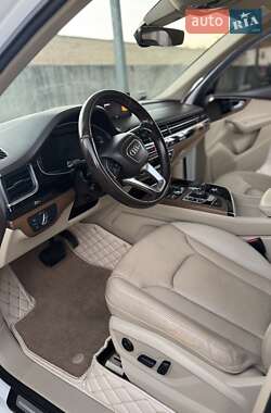 Внедорожник / Кроссовер Audi Q7 2016 в 