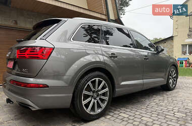 Внедорожник / Кроссовер Audi Q7 2017 в 