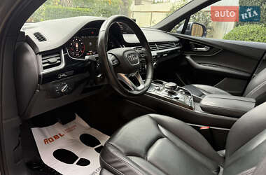 Внедорожник / Кроссовер Audi Q7 2017 в 