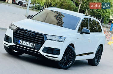 Позашляховик / Кросовер Audi Q7 2016 в 