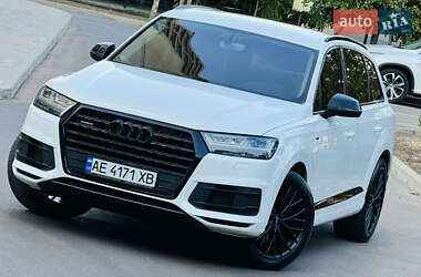 Позашляховик / Кросовер Audi Q7 2016 в 