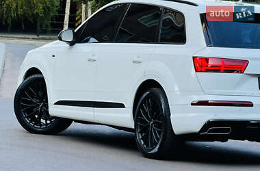 Позашляховик / Кросовер Audi Q7 2016 в 