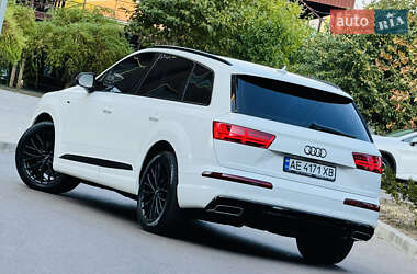 Позашляховик / Кросовер Audi Q7 2016 в 