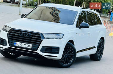 Позашляховик / Кросовер Audi Q7 2016 в 