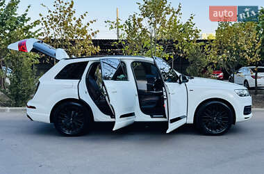 Позашляховик / Кросовер Audi Q7 2016 в 