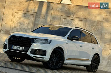 Позашляховик / Кросовер Audi Q7 2016 в 