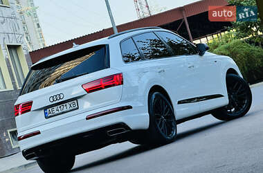 Позашляховик / Кросовер Audi Q7 2016 в 