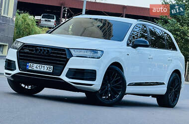 Позашляховик / Кросовер Audi Q7 2016 в 