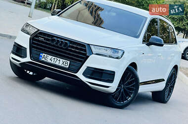 Позашляховик / Кросовер Audi Q7 2016 в 