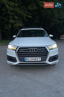 Внедорожник / Кроссовер Audi Q7 2015 в 
