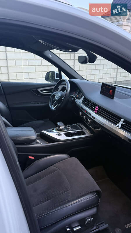 Позашляховик / Кросовер Audi Q7 2015 в Тернополі