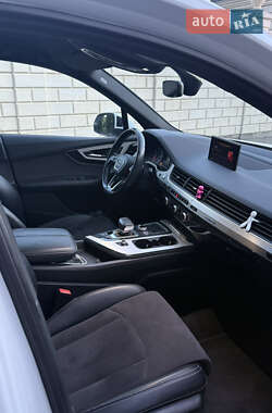 Внедорожник / Кроссовер Audi Q7 2015 в 