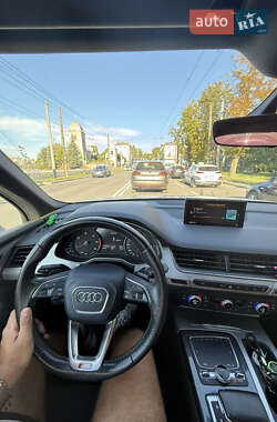 Внедорожник / Кроссовер Audi Q7 2015 в 