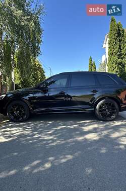 Позашляховик / Кросовер Audi Q7 2025 в 