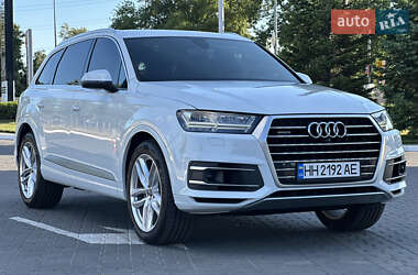 Позашляховик / Кросовер Audi Q7 2018 в 