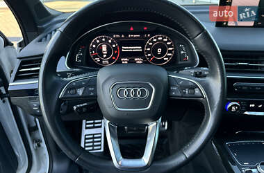 Позашляховик / Кросовер Audi Q7 2018 в 