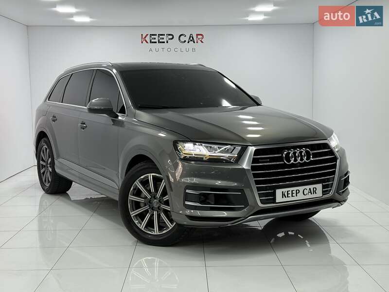 Позашляховик / Кросовер Audi Q7 2017 в 