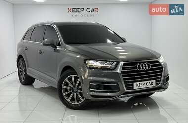 Позашляховик / Кросовер Audi Q7 2017 в 
