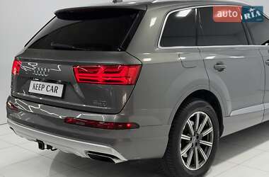 Позашляховик / Кросовер Audi Q7 2017 в 