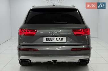 Позашляховик / Кросовер Audi Q7 2017 в 