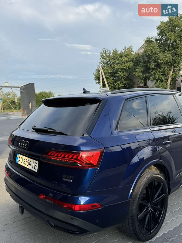 Позашляховик / Кросовер Audi Q7 2019 в Ужгороді