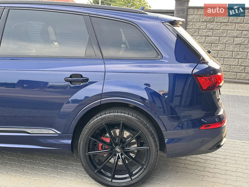 Позашляховик / Кросовер Audi Q7 2019 в Ужгороді