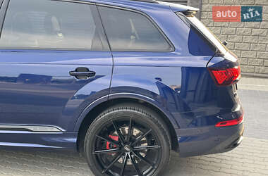Позашляховик / Кросовер Audi Q7 2019 в 