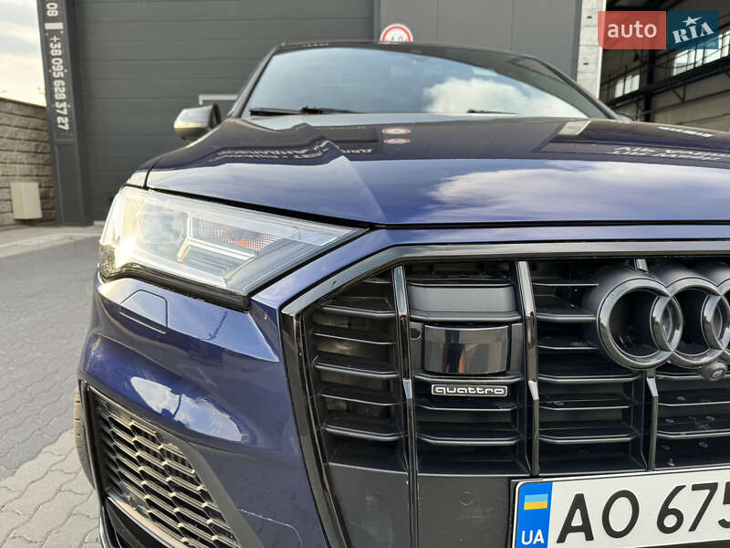 Позашляховик / Кросовер Audi Q7 2019 в Ужгороді