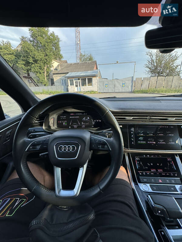 Позашляховик / Кросовер Audi Q7 2019 в Ужгороді