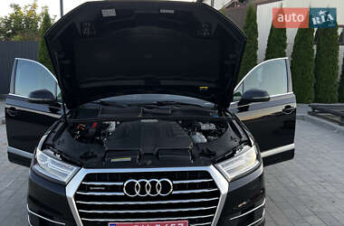 Позашляховик / Кросовер Audi Q7 2017 в 