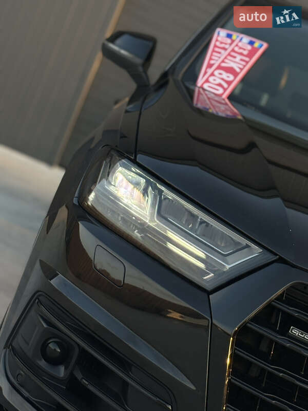 Внедорожник / Кроссовер Audi Q7 2017 в 