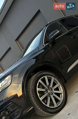 Внедорожник / Кроссовер Audi Q7 2017 в 