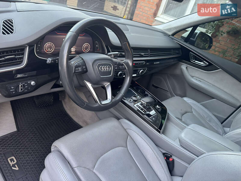 Внедорожник / Кроссовер Audi Q7 2016 в Полтаве