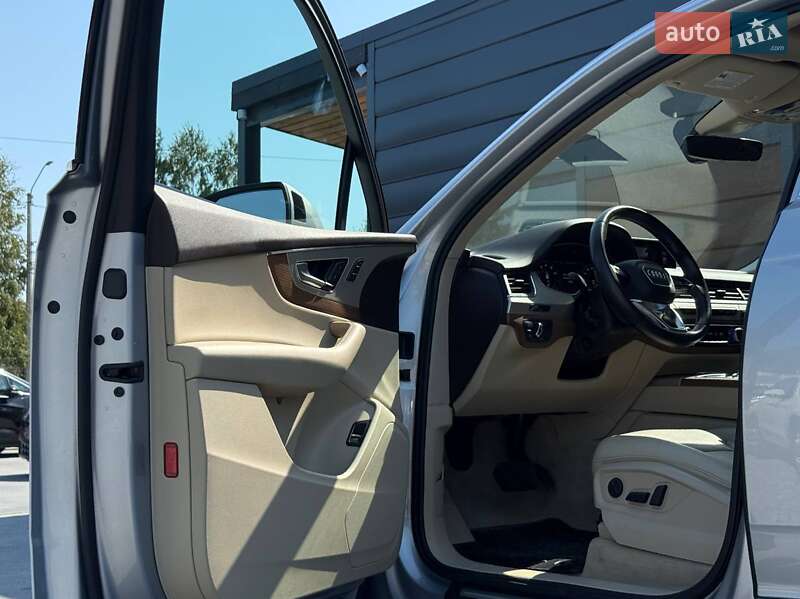 Внедорожник / Кроссовер Audi Q7 2017 в Ровно