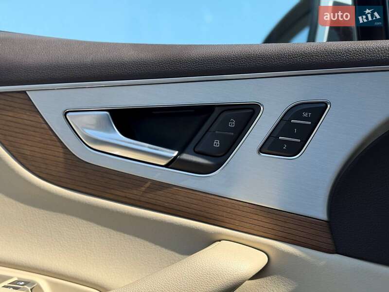 Внедорожник / Кроссовер Audi Q7 2017 в Ровно
