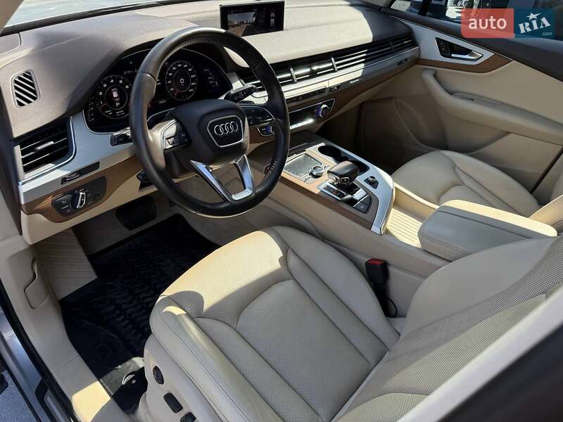 Внедорожник / Кроссовер Audi Q7 2017 в Ровно
