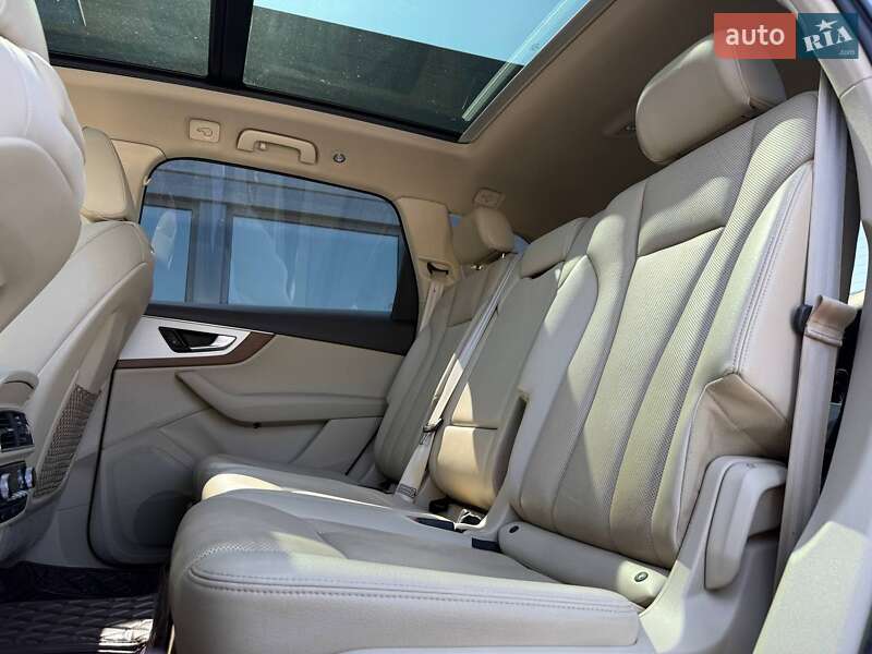 Внедорожник / Кроссовер Audi Q7 2017 в Ровно