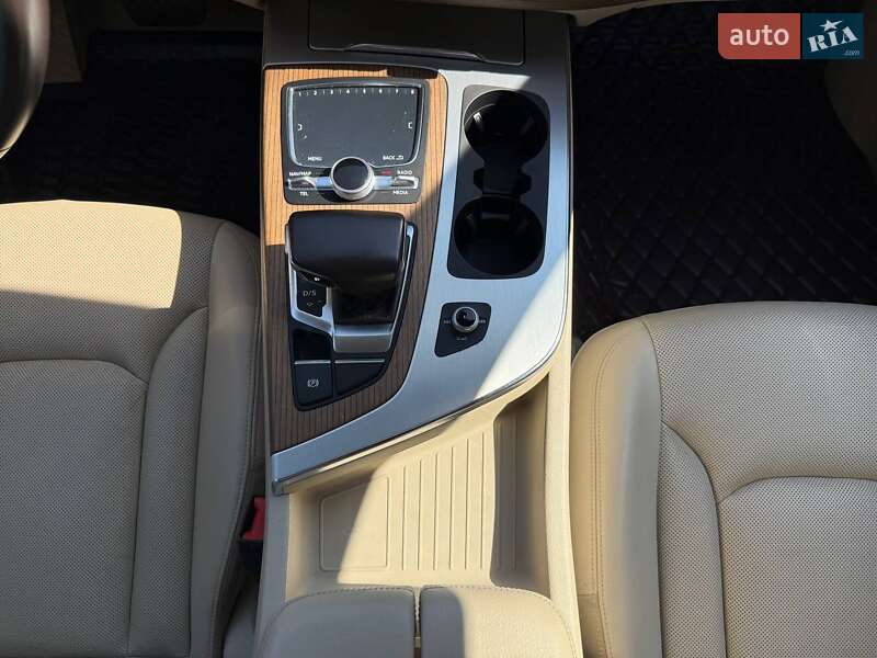 Внедорожник / Кроссовер Audi Q7 2017 в Ровно
