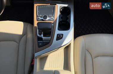 Внедорожник / Кроссовер Audi Q7 2017 в 