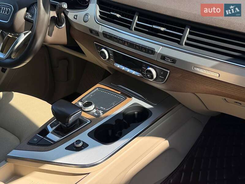 Внедорожник / Кроссовер Audi Q7 2017 в Ровно