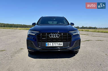 Позашляховик / Кросовер Audi Q7 2021 в 