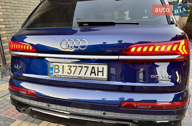 Позашляховик / Кросовер Audi Q7 2021 в 