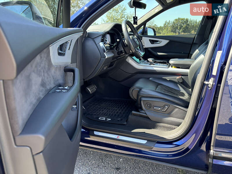 Позашляховик / Кросовер Audi Q7 2021 в Полтаві