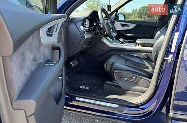 Позашляховик / Кросовер Audi Q7 2021 в 
