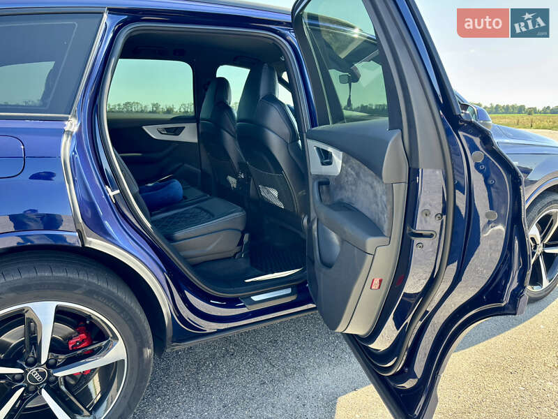 Позашляховик / Кросовер Audi Q7 2021 в Полтаві