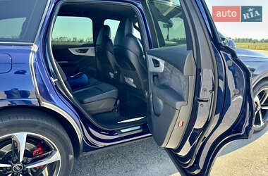 Позашляховик / Кросовер Audi Q7 2021 в 