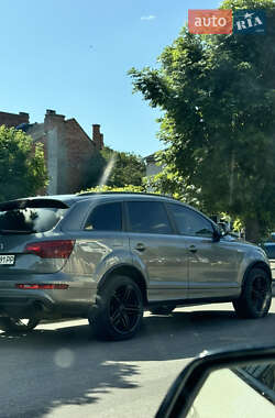 Позашляховик / Кросовер Audi Q7 2013 в 